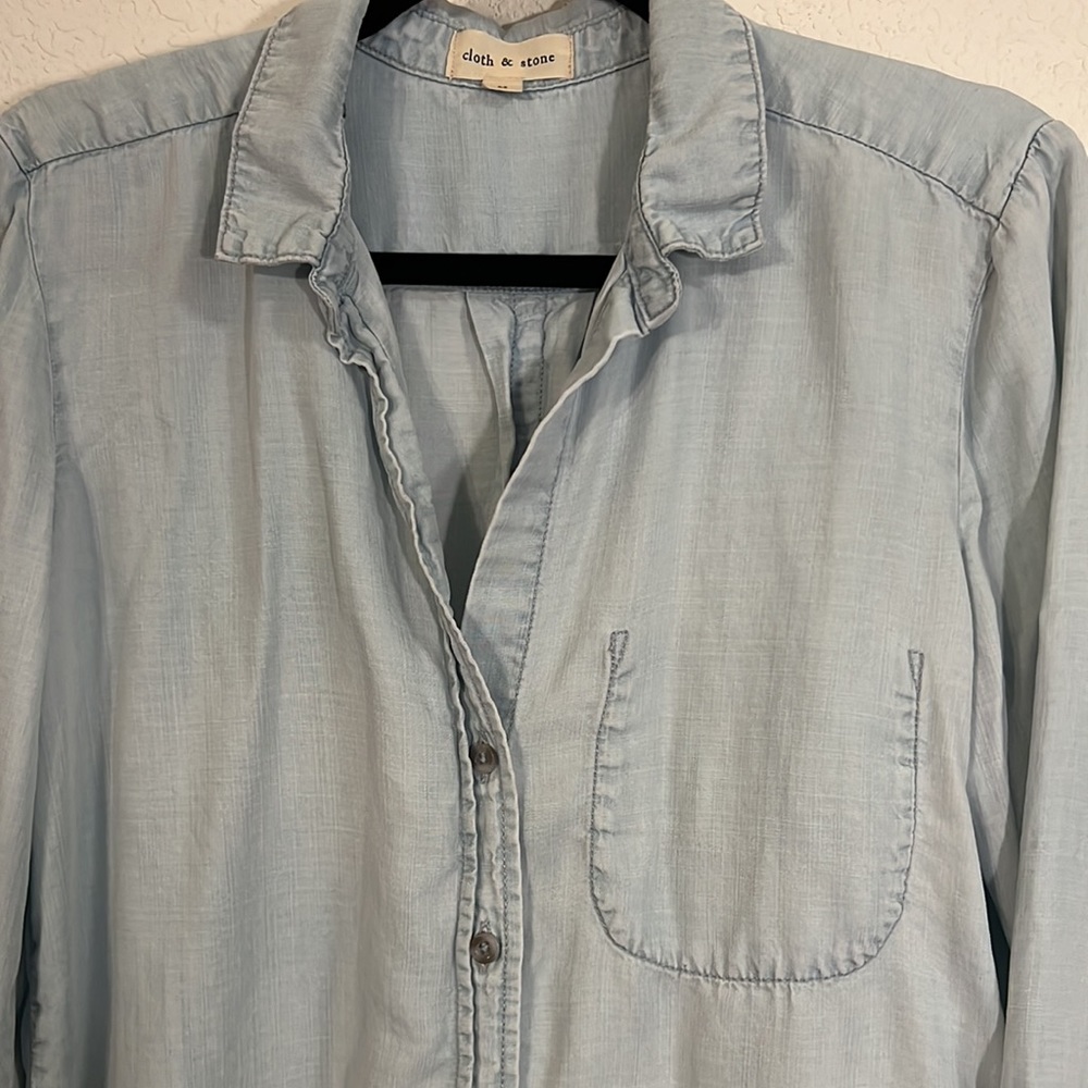 Cloth & Stone Button-Down, size medium. - Picture 2 of 12